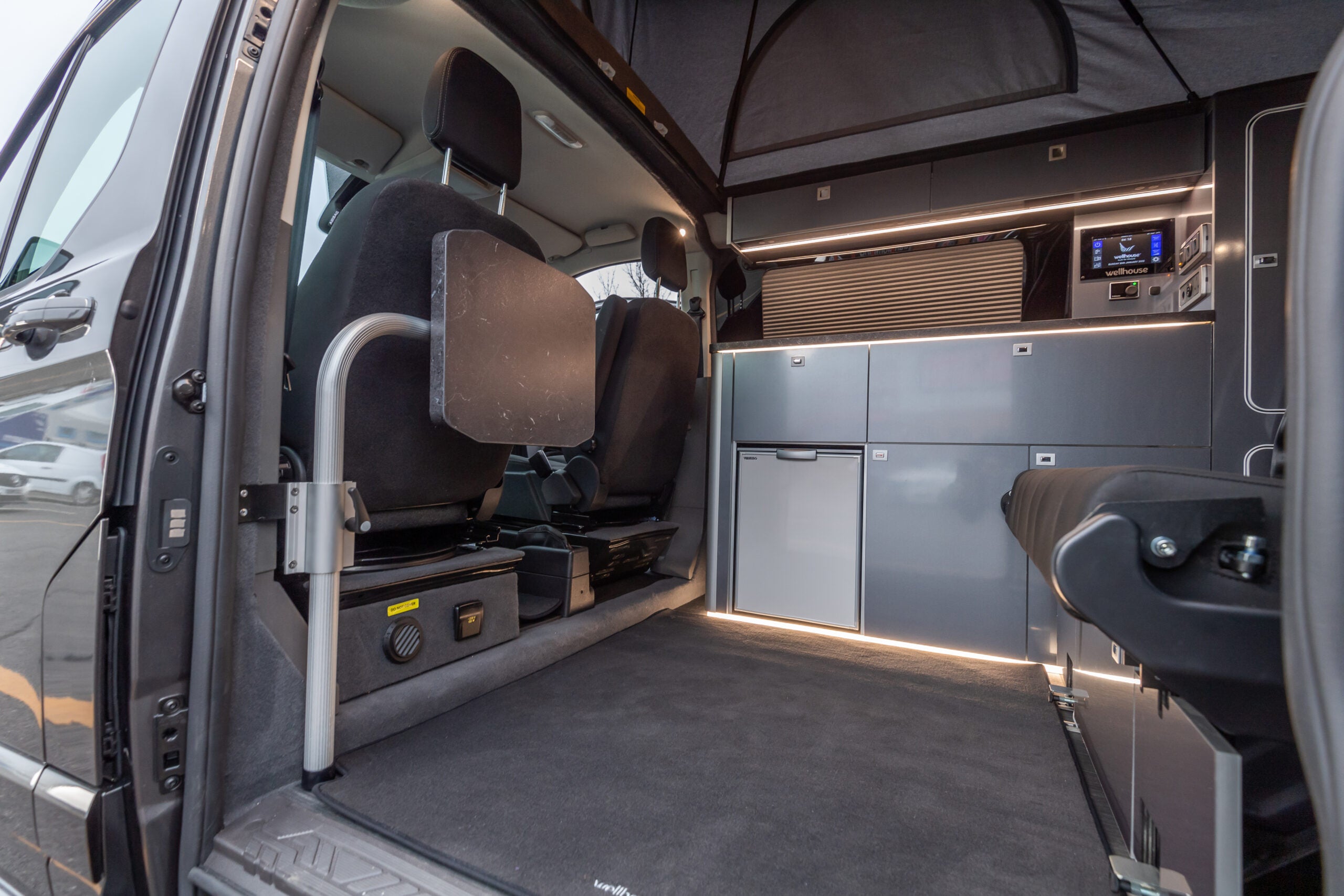 Ford Transit Custom | Window Pod® D | LWB Offside Rear Quarter (Fixed Window)